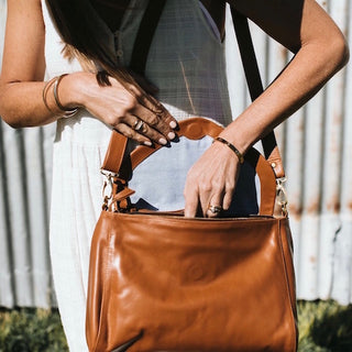 Singapore Leather Crossbody Bag - Caramel